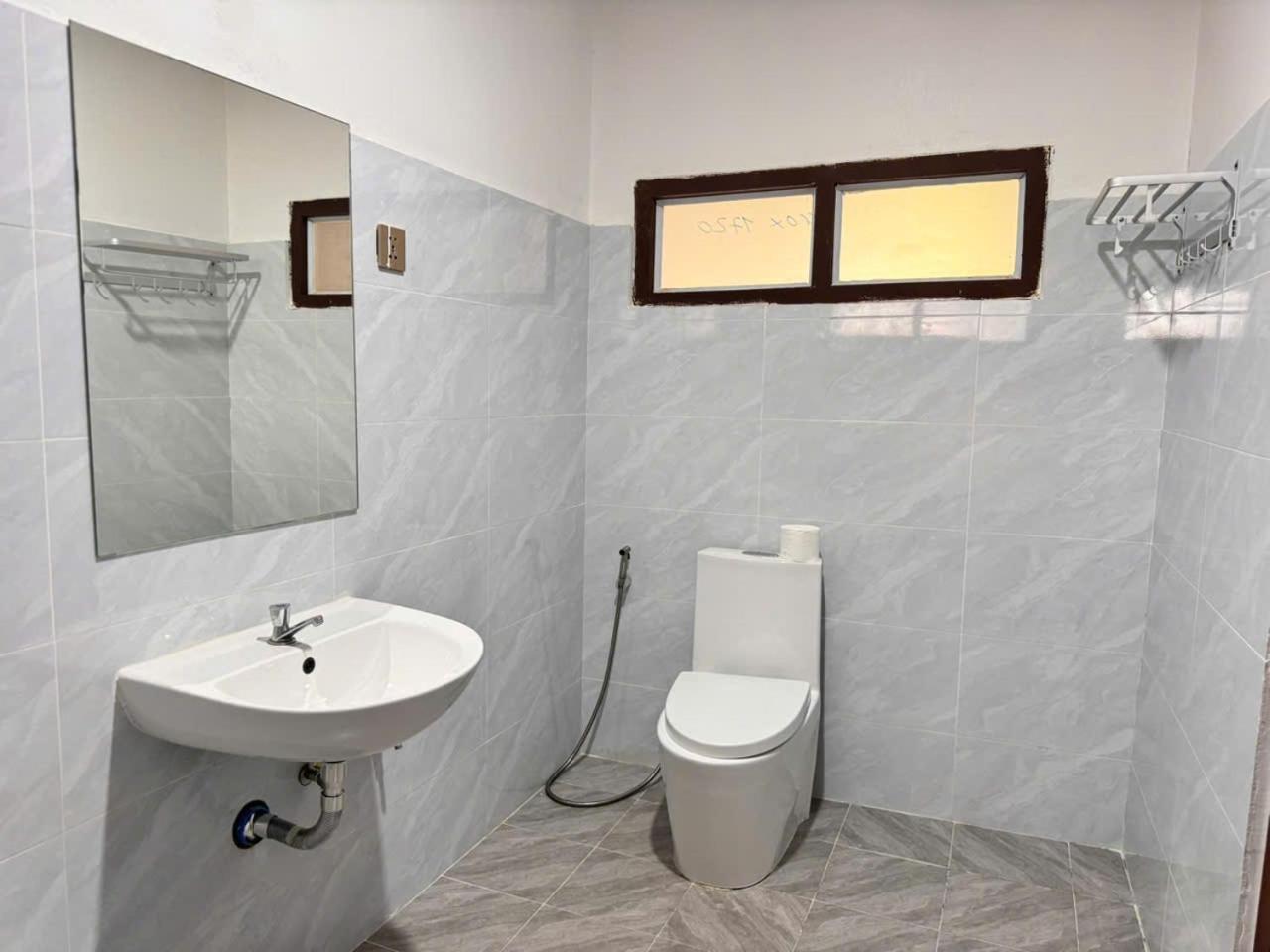 Yula Hotel Thatluang Вьентьян Экстерьер фото
